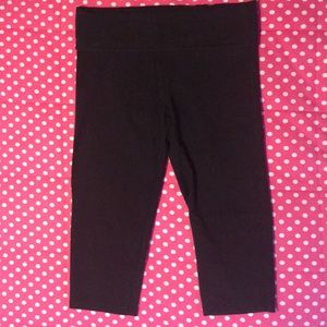 PINK Victoria's Secret Pants - Pink VS yoga capris PINK Victoria's Secret Pants - Pink VS yoga capris